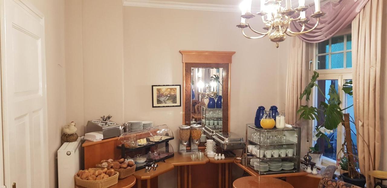 Cafe-Konditorei-Pension Sander Niederfell Екстериор снимка