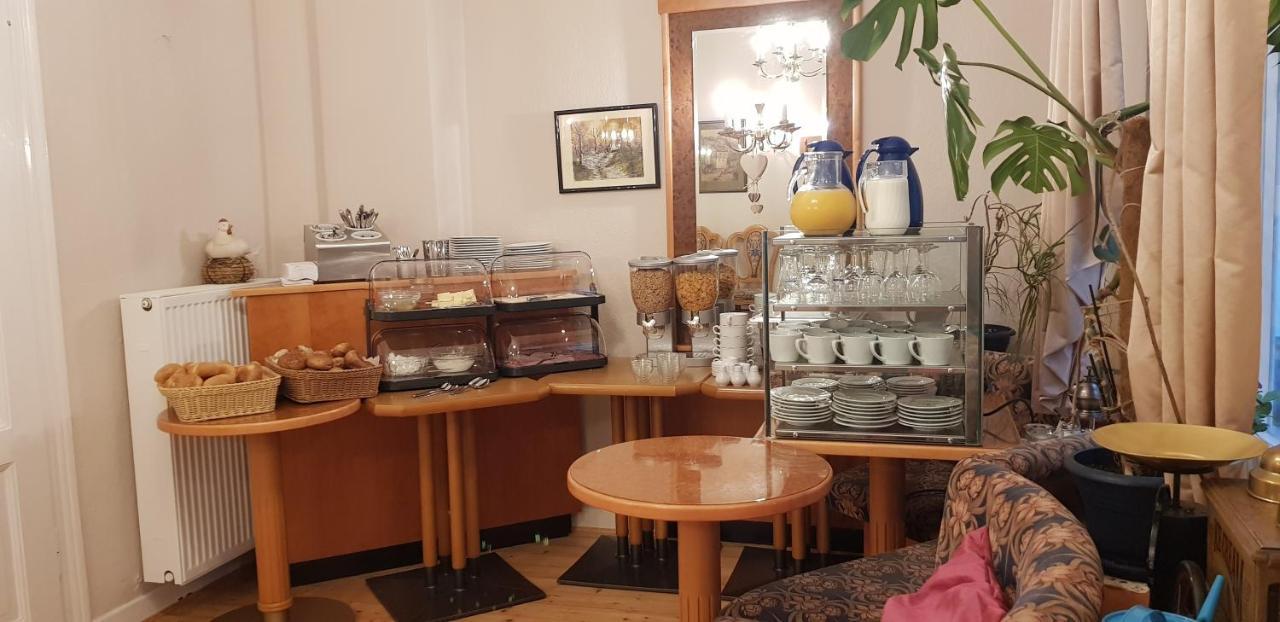 Cafe-Konditorei-Pension Sander Niederfell Екстериор снимка